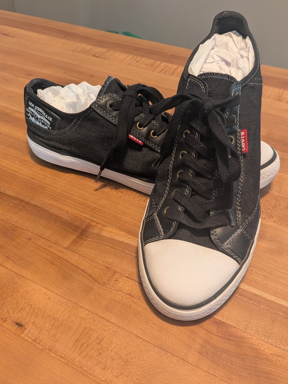 Levi's Black Canvas Low-Top Sneakers with White Toe Cap